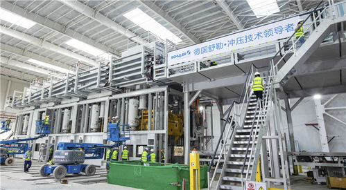 探秘恒大“黑燈工廠” 全機(jī)器人作業(yè)的酷炫未來